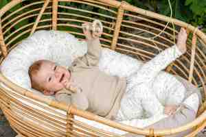 Foto: Wallabiezzz babynestje snuggle kraamcadeau baby wilgentak mint
