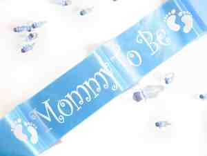 Foto: Babyshower sjerp mommy to be jongen blauw babydouche blauwe sash versiering voor zwangere gender reveal versiering