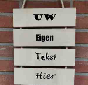 Foto: Houten tekstladder met je eigen tekst   hangbord   persoonlijk   huisnummer   naambord   gepersonaliseerd   eigen naam   4 bordjes