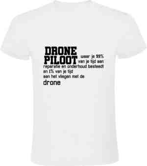 Foto: Drone piloot heren t shirt vliegen filmen besturen vliegtuig helikopter camera wit