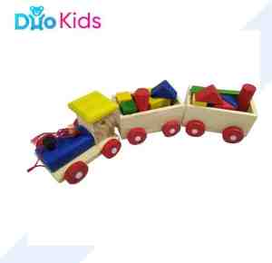 Foto: Duo kids vel gekleurde grote houten speelgoed trein met blokken educatief felle kleuren jongens en meisjes