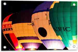 Foto: Wallclassics tuinposter vier verschillende kleuren luchtballonnen in het donker 60 x 40 cm foto op wanddecoratie voor buiten en binnen