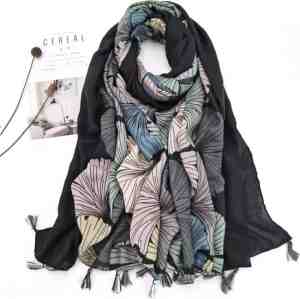Foto: Emilie scarves   sjaal   viscose   franjes   bloemblaadjes zwart grijs
