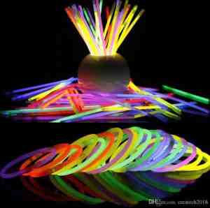 Foto: Xl glow in the dark sticks 100 premium mixed armbanden breaklights glowsticks stuks party carnaval breekstaafjes breeklichtjes