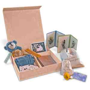 Foto: Luvion baby memory box herinneringsdoos geschenkset kraamcadeau babyshower 23 delig cadeau meisje