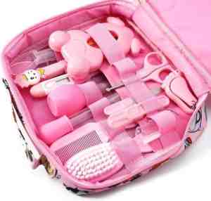 Foto: Sy goods   baby care kit   baby verzorgingsset 13  delig handig reistasje geschenkdet babyshower kraamcadeau girl meisje roze