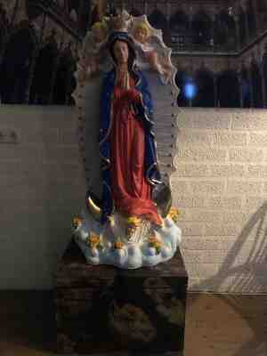 Foto: Prachtig fors maria beeld met engelen en achterplaat polystone vol in kleur 