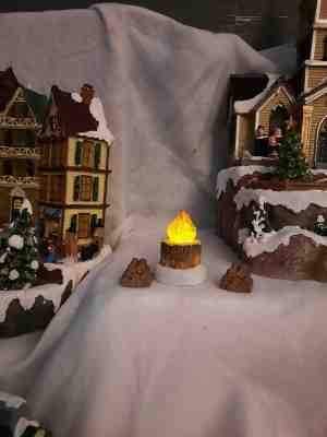Foto: Kerstdorp accessoire vuurkorf met hout incl batterij kerstmis kerst winterdorp 3 x 3 stuks