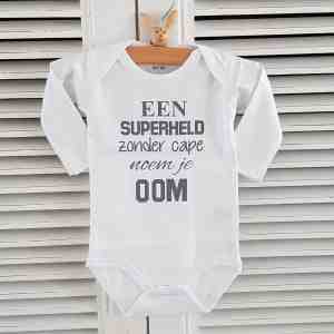 Foto: Baby rompertje met tekst een superhero zonder cape noem je oom lange mouw wit met zwart maat 62 68 cadeautje zwangerschap aankondiging geboorte je wordt bent weer oom geworden kraamcadeau neefje nichtje