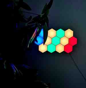 Foto: Orionboeken   hexagon 6 led light   smart led quantum lamp   rgb wandlampen   app en afstandsbediening   gaming lights   sfeerverlichting   hexagonal 6 stuks led multi kleur licht voor thuis kantoor hotel en bar decoratie verlichting  10 35 23