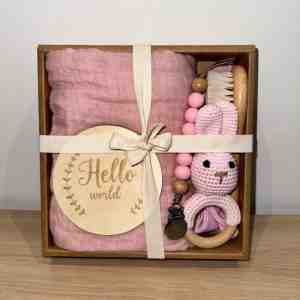 Foto: Kraamcadeau   6 delige animal rattles gift box roze   babyshower   babycadeau   geschenkset baby   kraamcadeau meisje   kraamcadeau jongen   geboorte cadeau   baby geschenkset   kraamcadeau   kraampakket