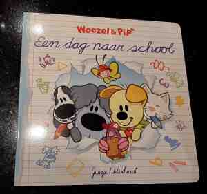 Foto: Woezel pip een dag naar school kinderboek kartonboek plaatjes en woordjes leren eerste boekje cadeau voor peuters