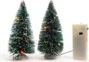 Foto: 4x stuks kerstdorp onderdelen miniatuur kerstbomen met gekleurde verlichting 15 cm   verlichte boompjes