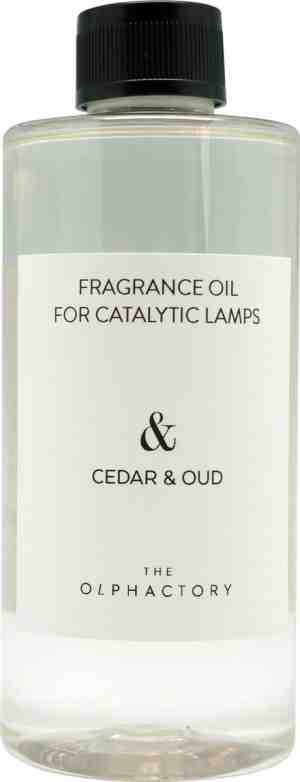 Foto: The olphactory geurolie navulling geur lamp 500 ml cedar oak hout note