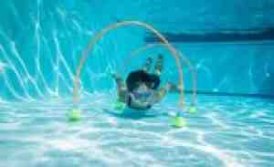 Foto: Onderwaterspeelset voor kinderen   set van 2 duikpoortjes om duiken te oefenen   flexibele poortjes voor in het zwembad   2x duikpoort   onderwater parcour