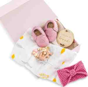 Foto: Kraamcadeau meisje   5 delig pakket   duurzaam   baby cadeau   geboortemand   babyshower   kraammand   roze geschenkset